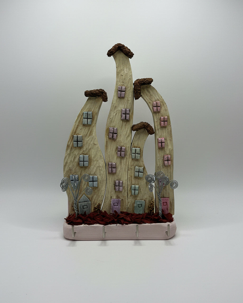 Ιδιόμορφα καμπυλωτά σπίτια - Χειροποίητη ξύλινη κλειδοθήκη