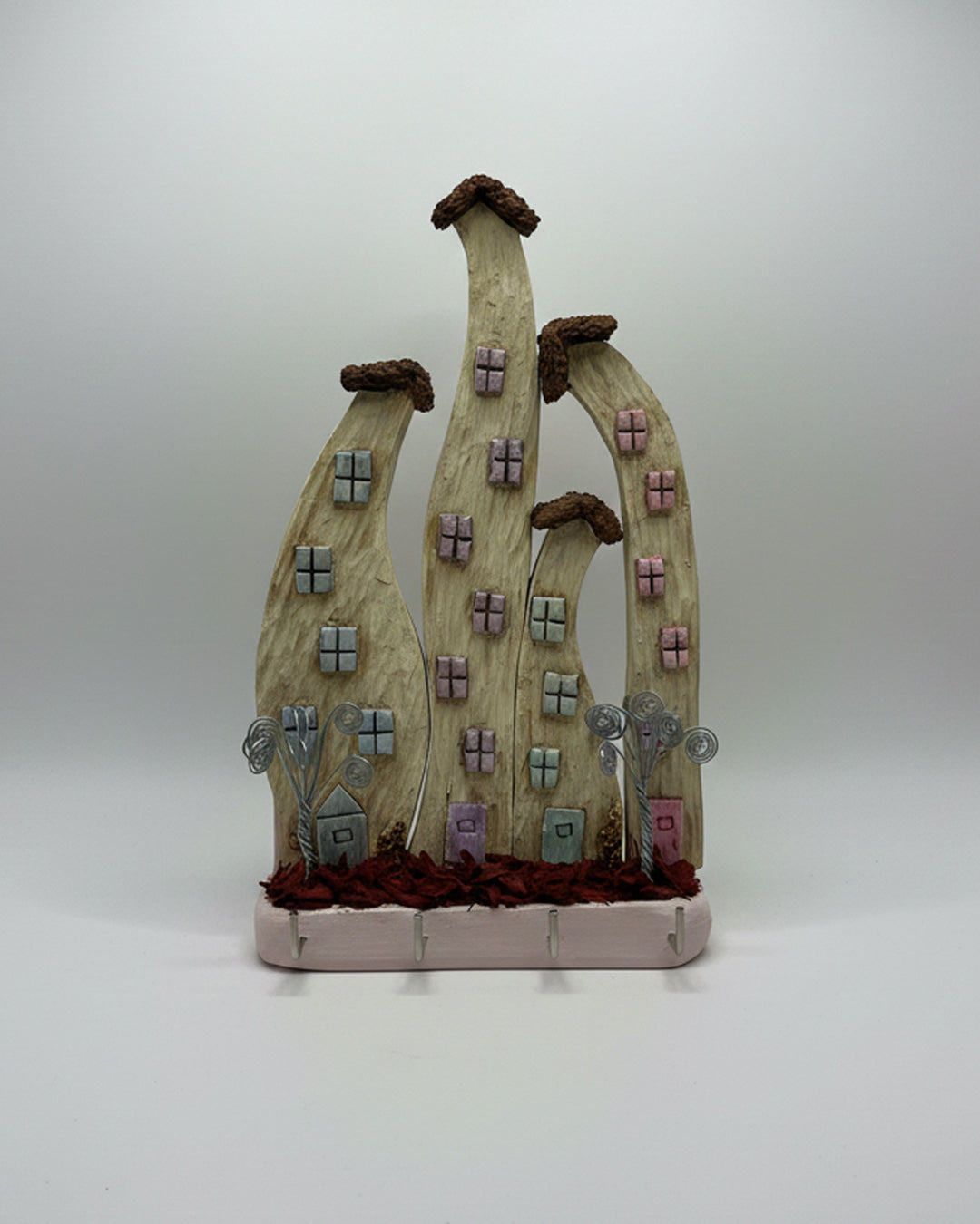 Ιδιόμορφα καμπυλωτά σπίτια - Χειροποίητη ξύλινη κλειδοθήκη