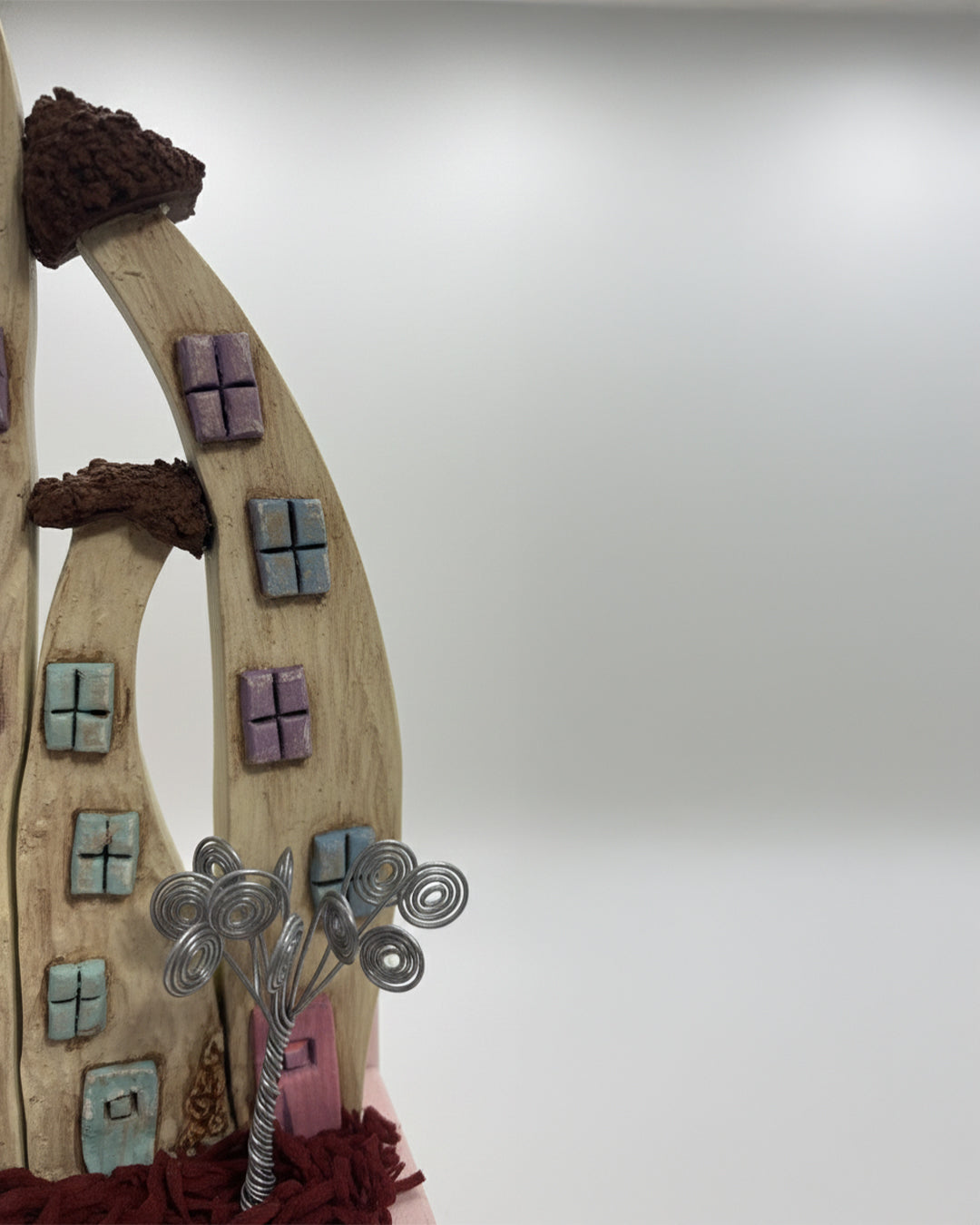 Ιδιόμορφα καμπυλωτά σπίτια - Χειροποίητη ξύλινη κλειδοθήκη